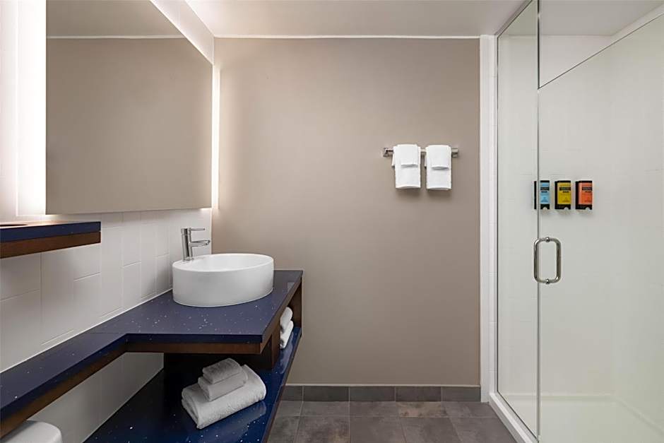 GLo Best Western Enid OK Downtown/Convention Center Hotel