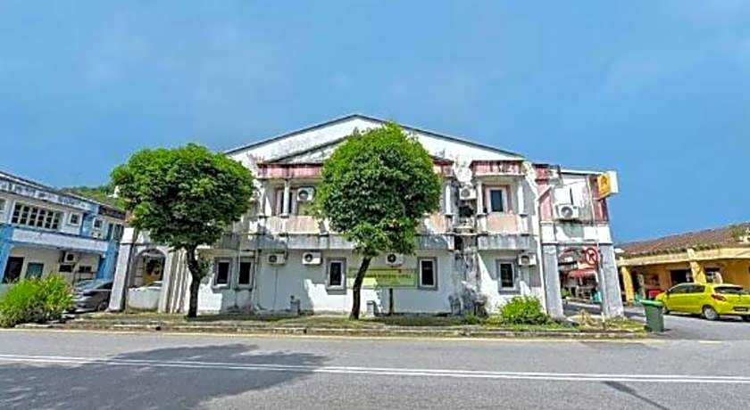 OYO 90324 Muar Station Hotel