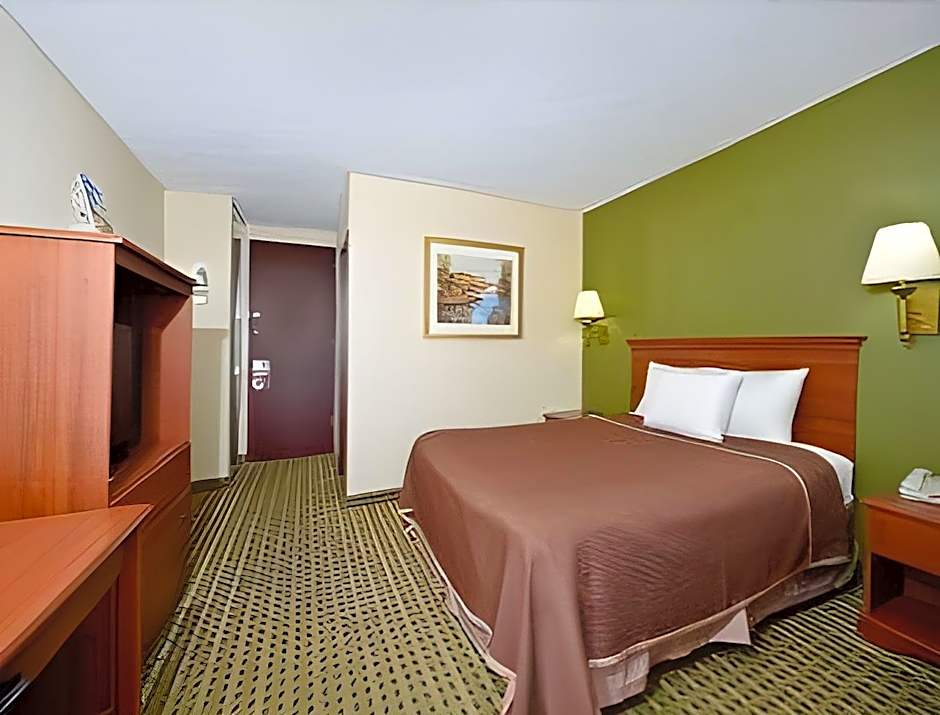 Howard Johnson by Wyndham Clifton NJ