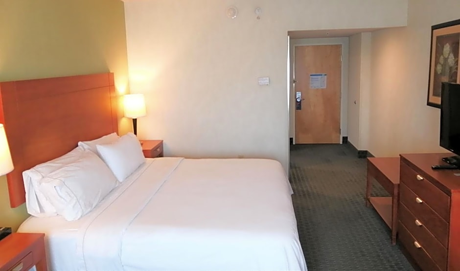 Holiday Inn Express & Suites Toluca Zona Aeropuerto By IHG