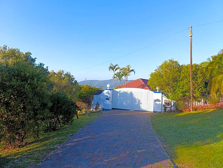 Guinea Fowl Lodge - Lagoon & Heads View B&B, Central Knysna