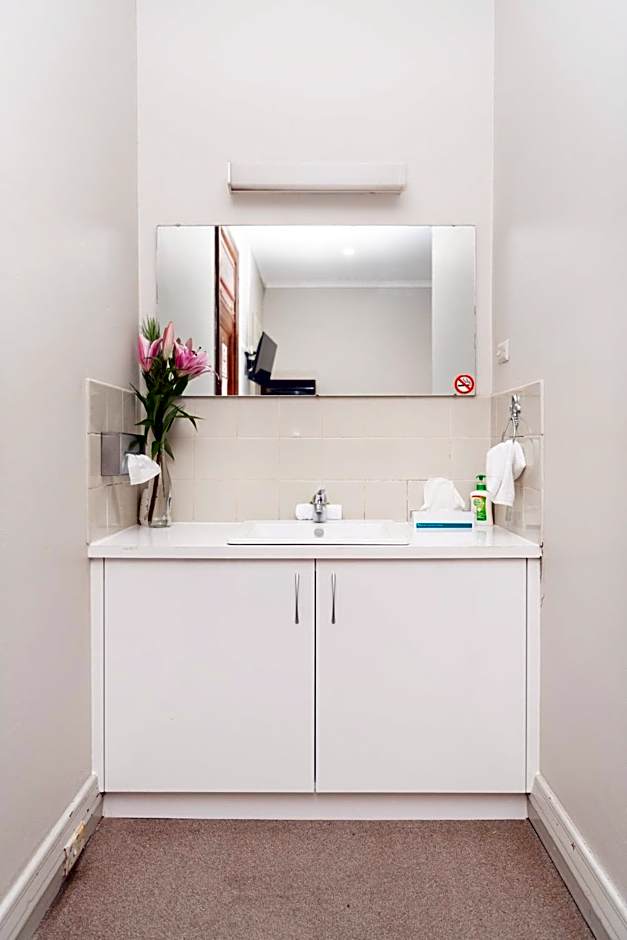 New Crown Hotel Motel