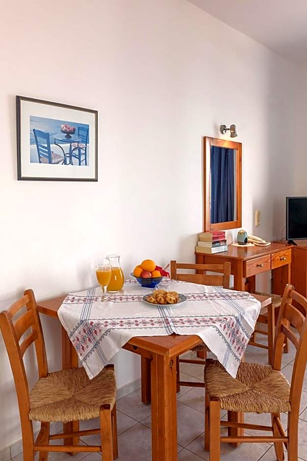 Finikas Studios & Apartments - Kalamaki Holidays