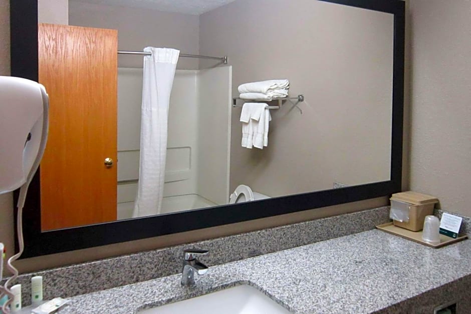 Quality Inn Nashville – Bloomington