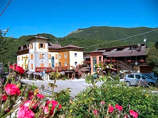 Photo 1 of 50 of Val Del Rio
