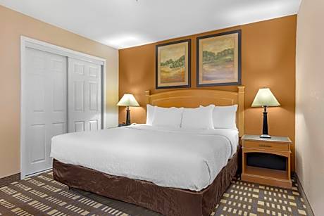 King Suite - Accessible/Non-Smoking