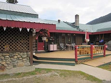 Summit River Lodge & Campsites