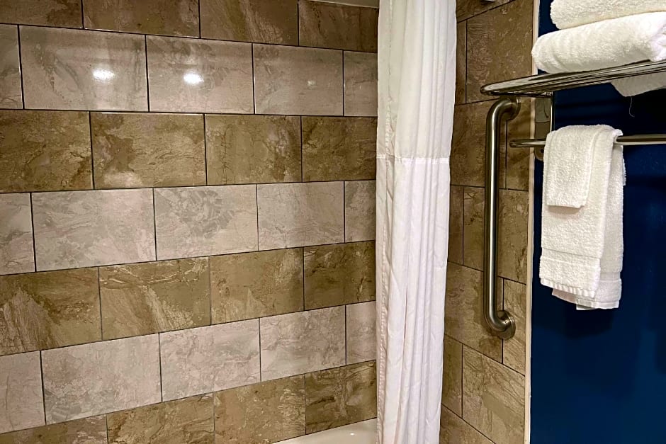 Quality Inn & Suites Louisville East