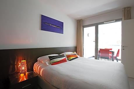 Deluxe Apartment with Terrace Street View