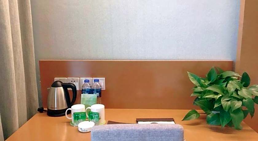 Vatica Jieshou City New Passenger Transport Center Hotel