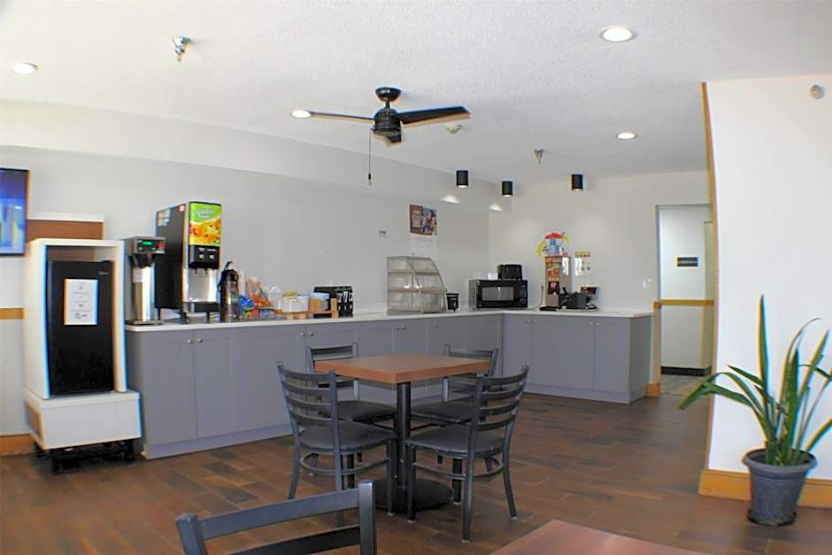 Super 8 by Wyndham Gardner