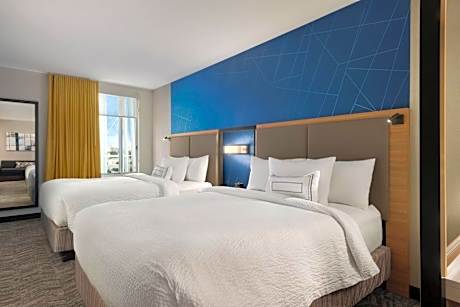 Suite with Two Queen Beds, Sofa Bed, City View and Tub - Mobility Accessible