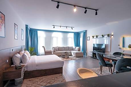 One-Bedroom Suite with Sea View