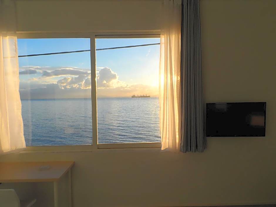 Seafront Studios and Apartments