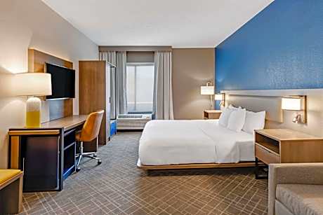 Suite with One Double Bed - Accessible/Non-Smoking