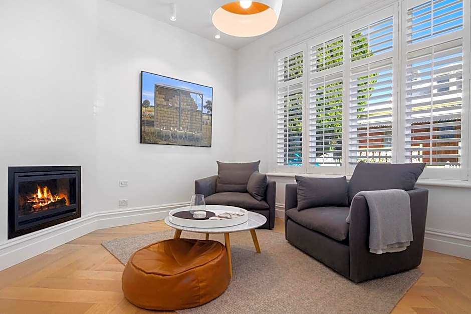 Sullivans Cove Apartments