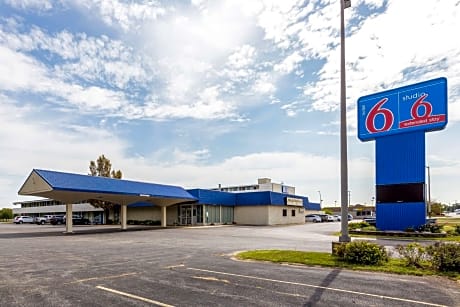 Studio 6 Pekin, IL