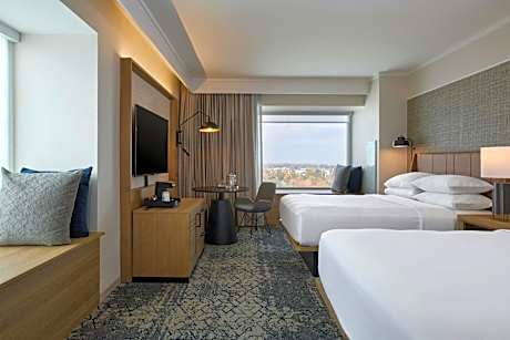 Double Room with City View - Low Floor/Mobility Accessible with Tub