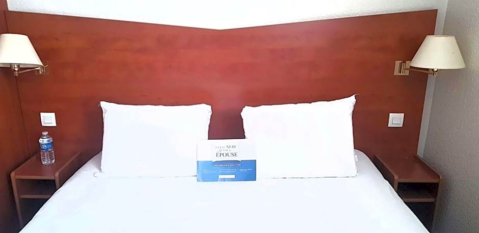 Kyriad Chantilly Hotel