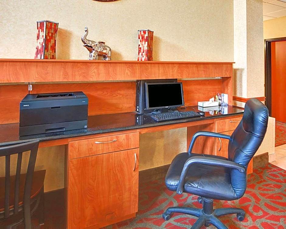 Quality Suites Near Cedar Creek Lake