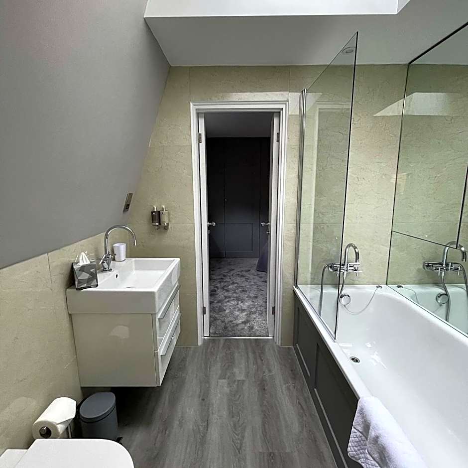 One Warwick Park Hotel