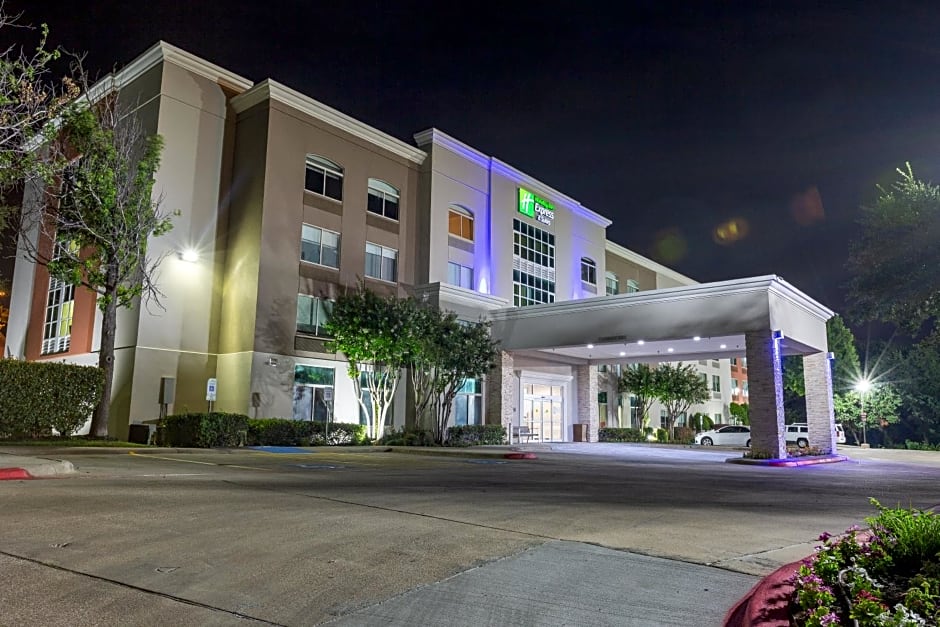 Holiday Inn Express & Suites Arlington North - Stadium Area