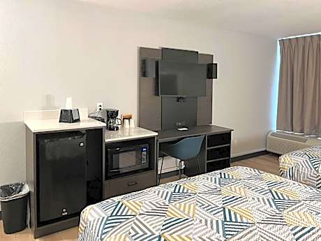 Queen Room with Two Queen Beds - Non-Smoking