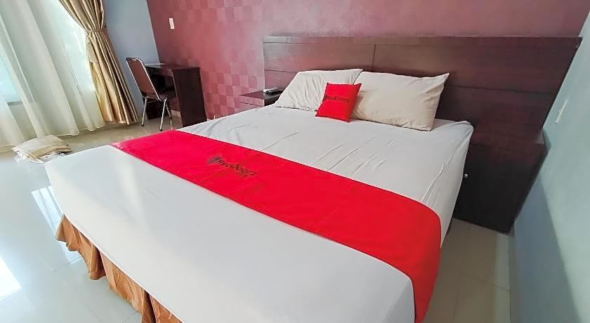 RedDoorz Syariah near Lotte Grosir Medan