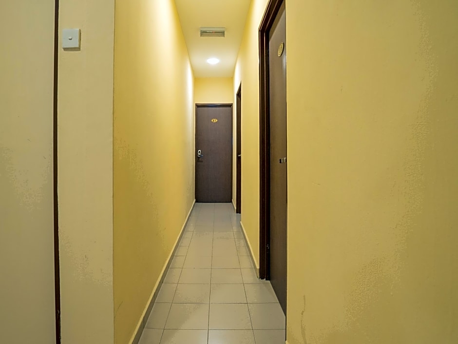 OYO 44078 The Island Hotel