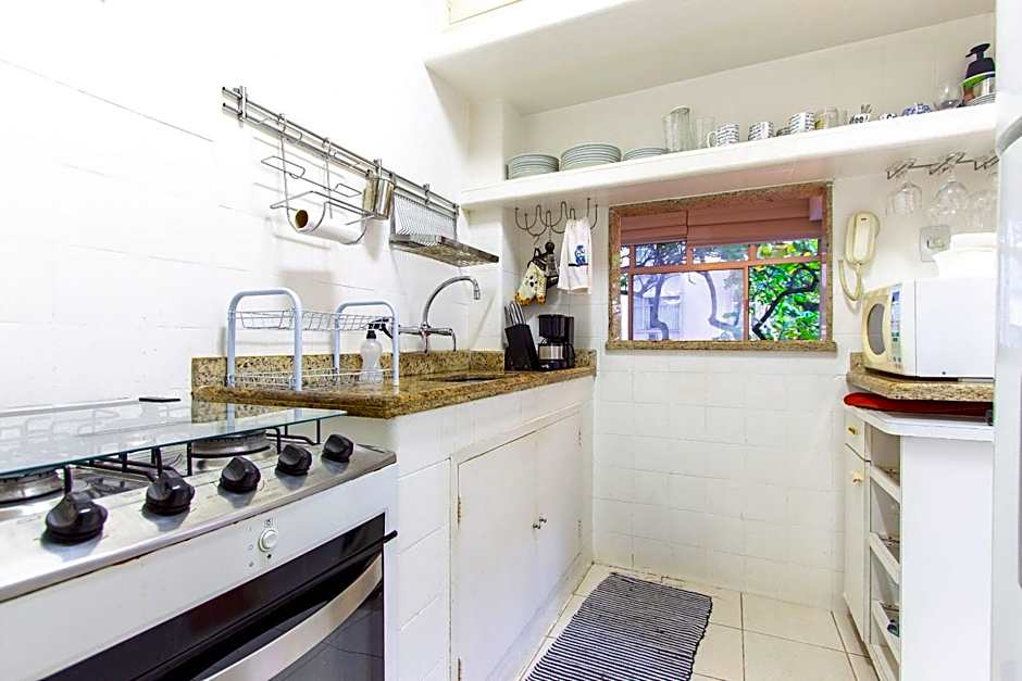 Ipanema: Comfortable 2-Bedroom, Beachside