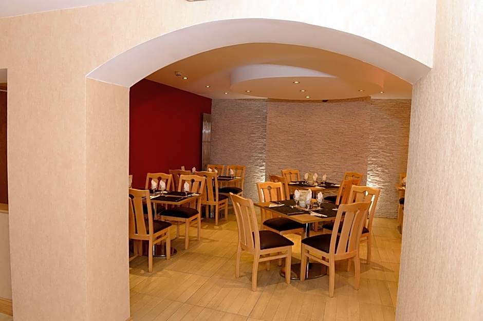 Four Saints Brig Y Don Hotel