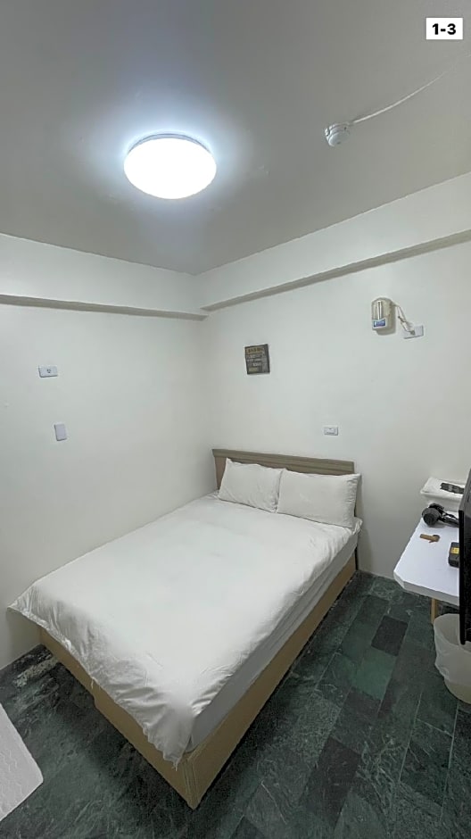 FUNDI Hotel