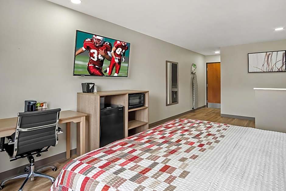 Red Roof Inn & Suites Euless - DFW Airport Southwest