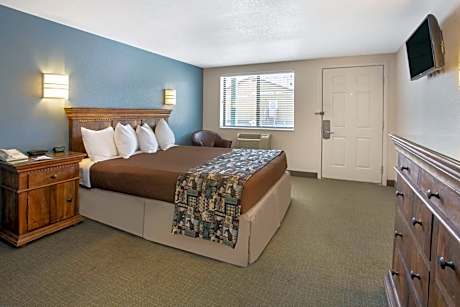 Queen Room - Mobility Access/Non-Smoking