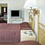 OYO Cameron Historic Hotel Brownsville I-69E