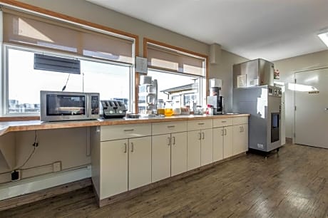 Econo Lodge Inn & Suites