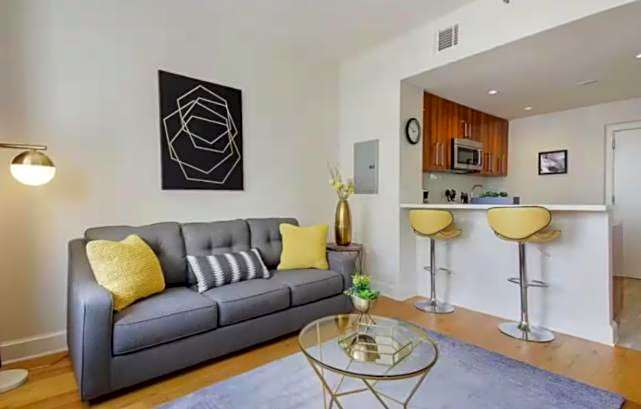 Amazing Condos Beautiful View 2 Blocks To French Quarter, Small Rooftop Pool, Gym, Seanger Theater, Super Dome, And Bourbon St