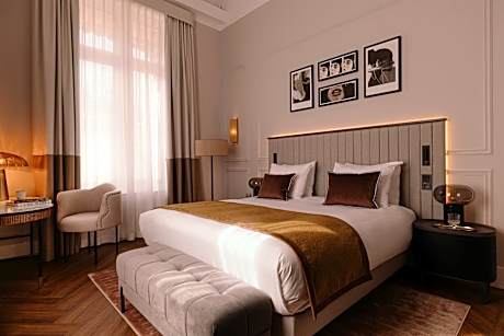 Superior Room 1 King Bed