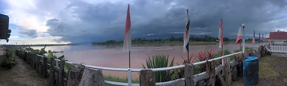 Lek's Issan Home and Travel