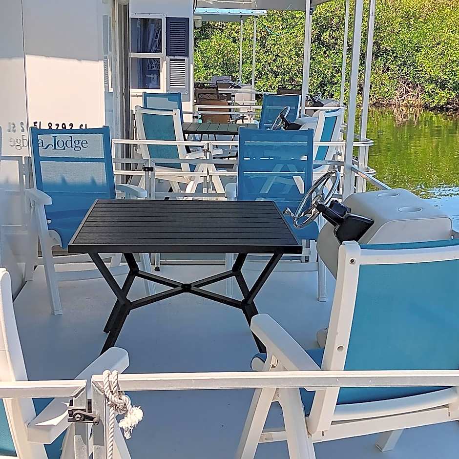 Aqua Lodges At Hurricane Hole Marina