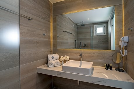 DOUBLE OR TWIN DELUXE PRIVATE POOL SEA VIEW