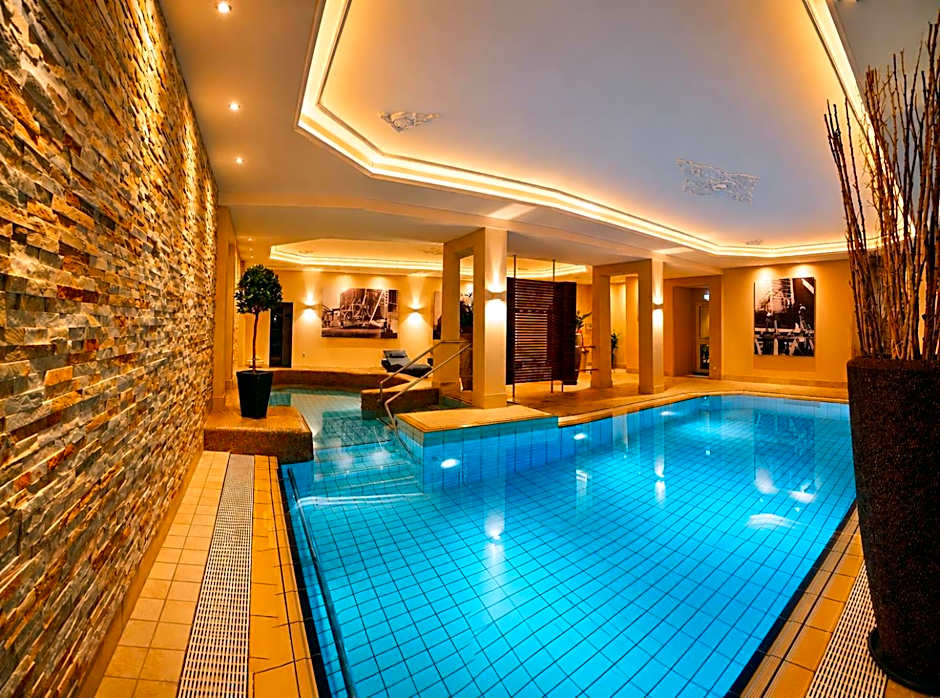 Kurhotel Grüttner mit eigenem Sole Thermal Schwimmbad 32 Grad und Saunalandschaft