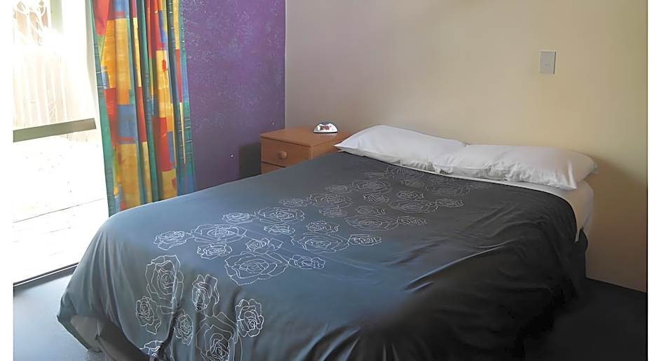 Larchwood Motels