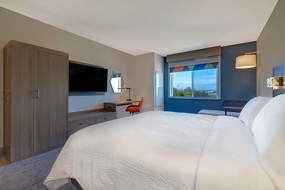 Holiday Inn Express & Suites Chino Hills, an IHG Hotel