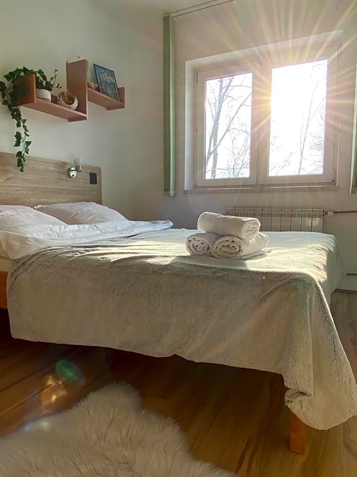 Pokoje Gościnne Pod Jaworem - obok pięknego szlaku wzdłuż rzeki Białka, 1km do stoków Kotelnica