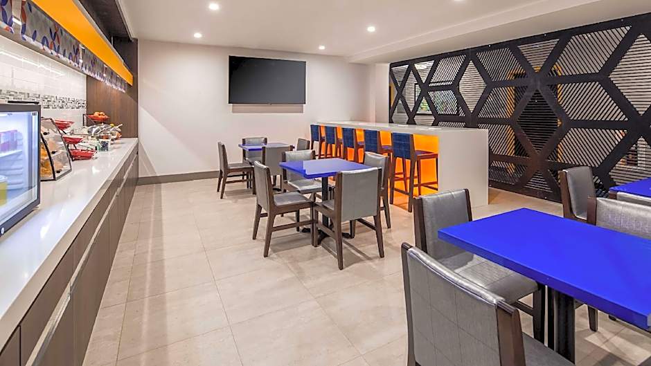 GLo Best Western Brooklyn NYC