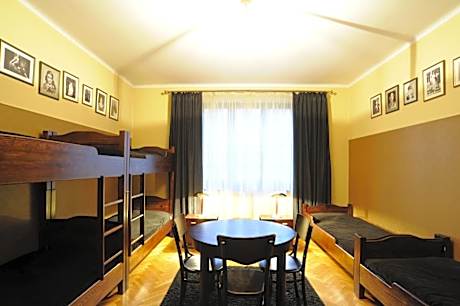 Bed in Room for 8 People