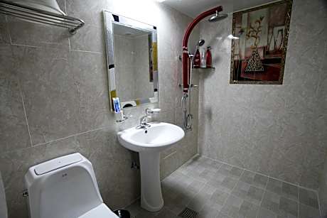 Twin Room with Private Bathroom