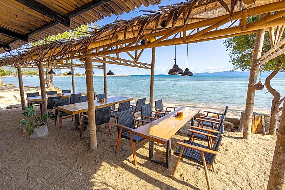 Absolute Beachfront Villas