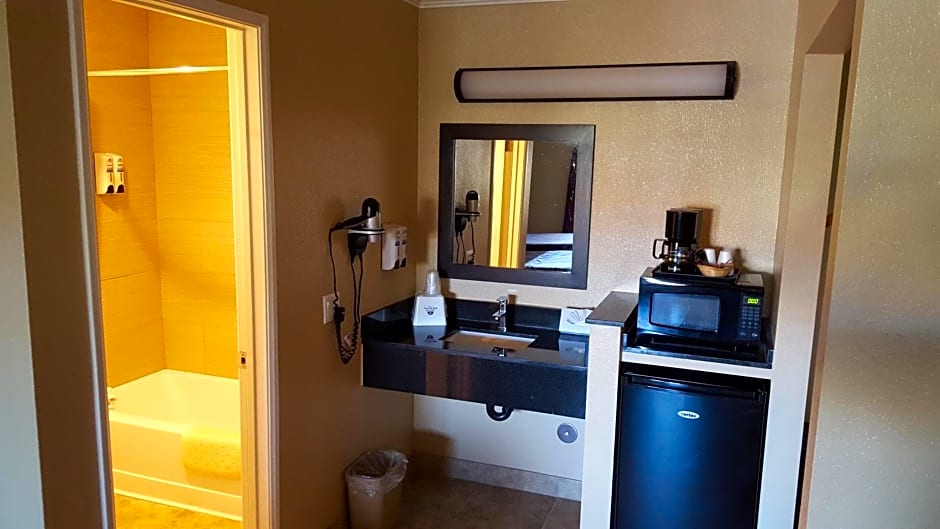 Anaheim Astoria Inn & Suites